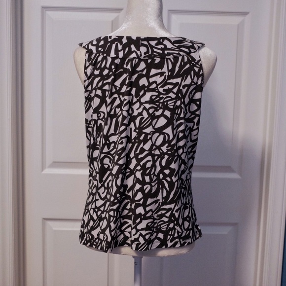 Sleeveless Blouse - Picture 3 of 4